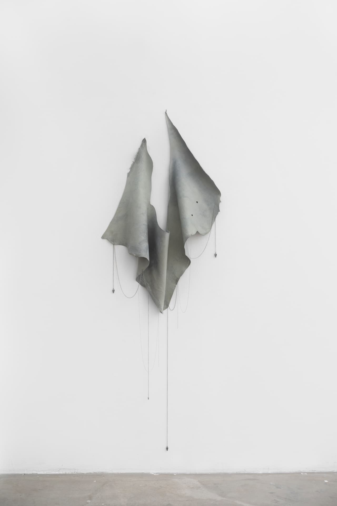 Main de fer, gant de velours installation view 7