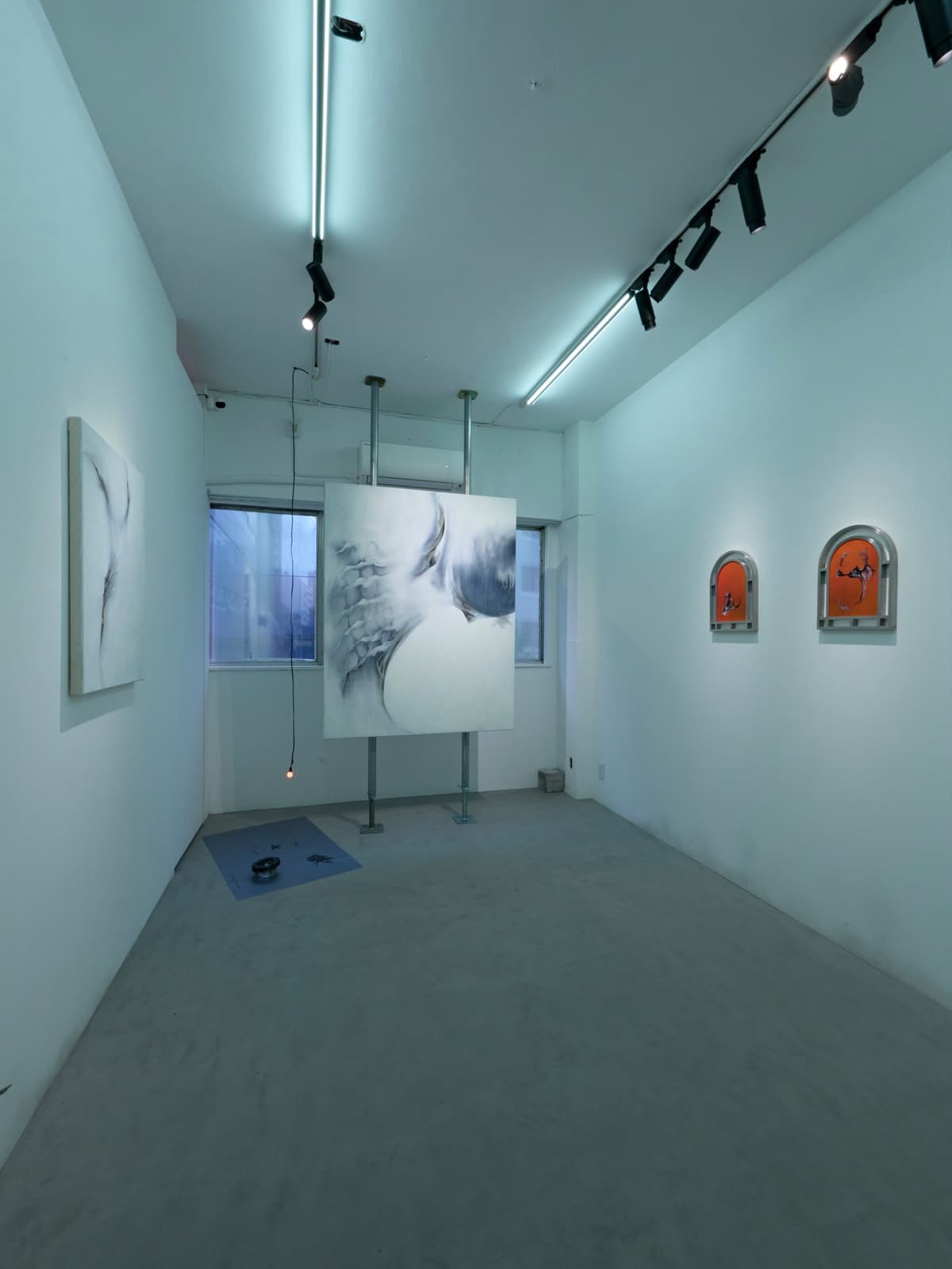 THE BEAUTIFUL REMAINS exhibition view