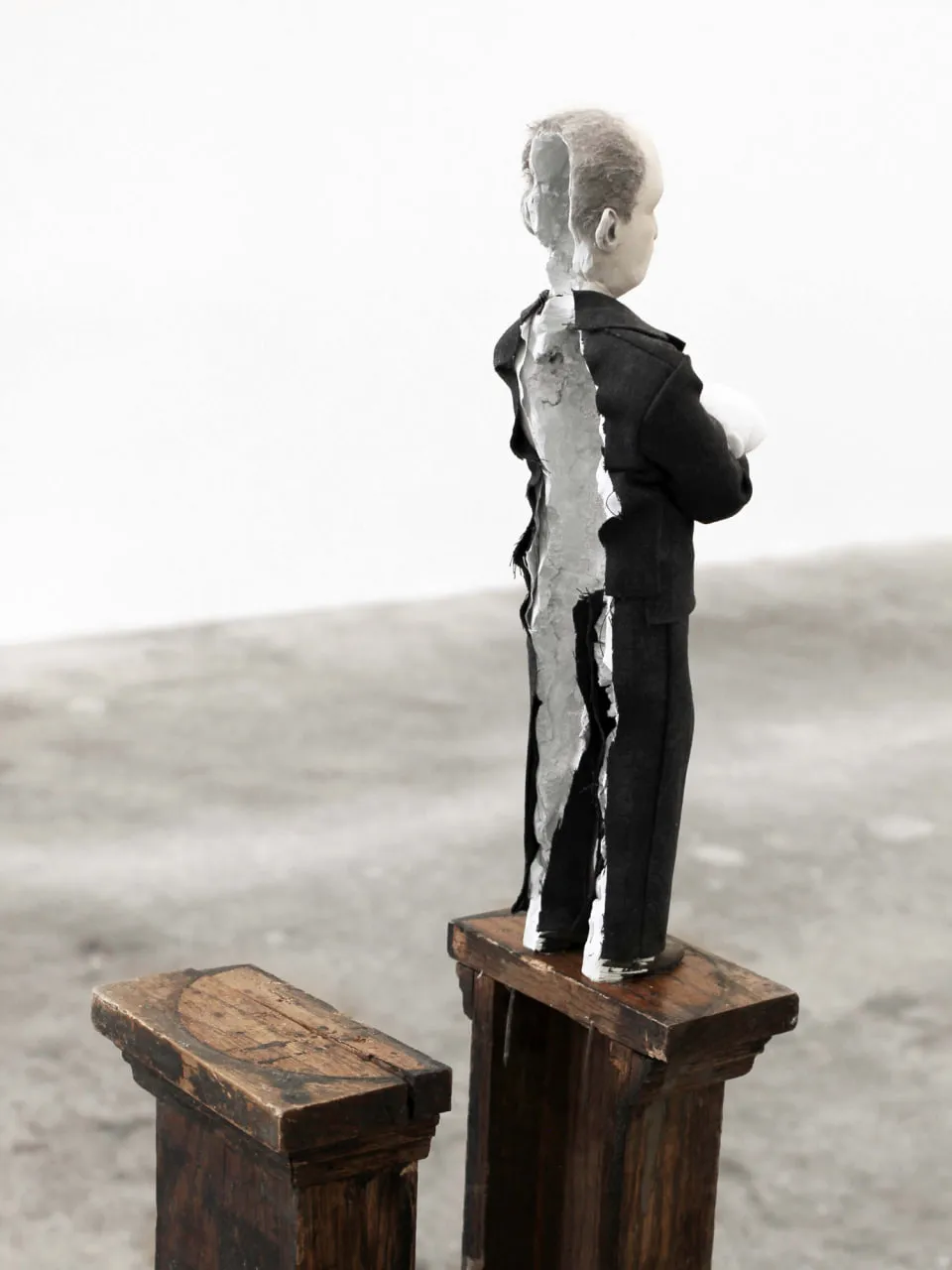 COMMON SKIN FANTASY BY ALICIA BILBAO AND ALEJANDRA MOROS installation view 4