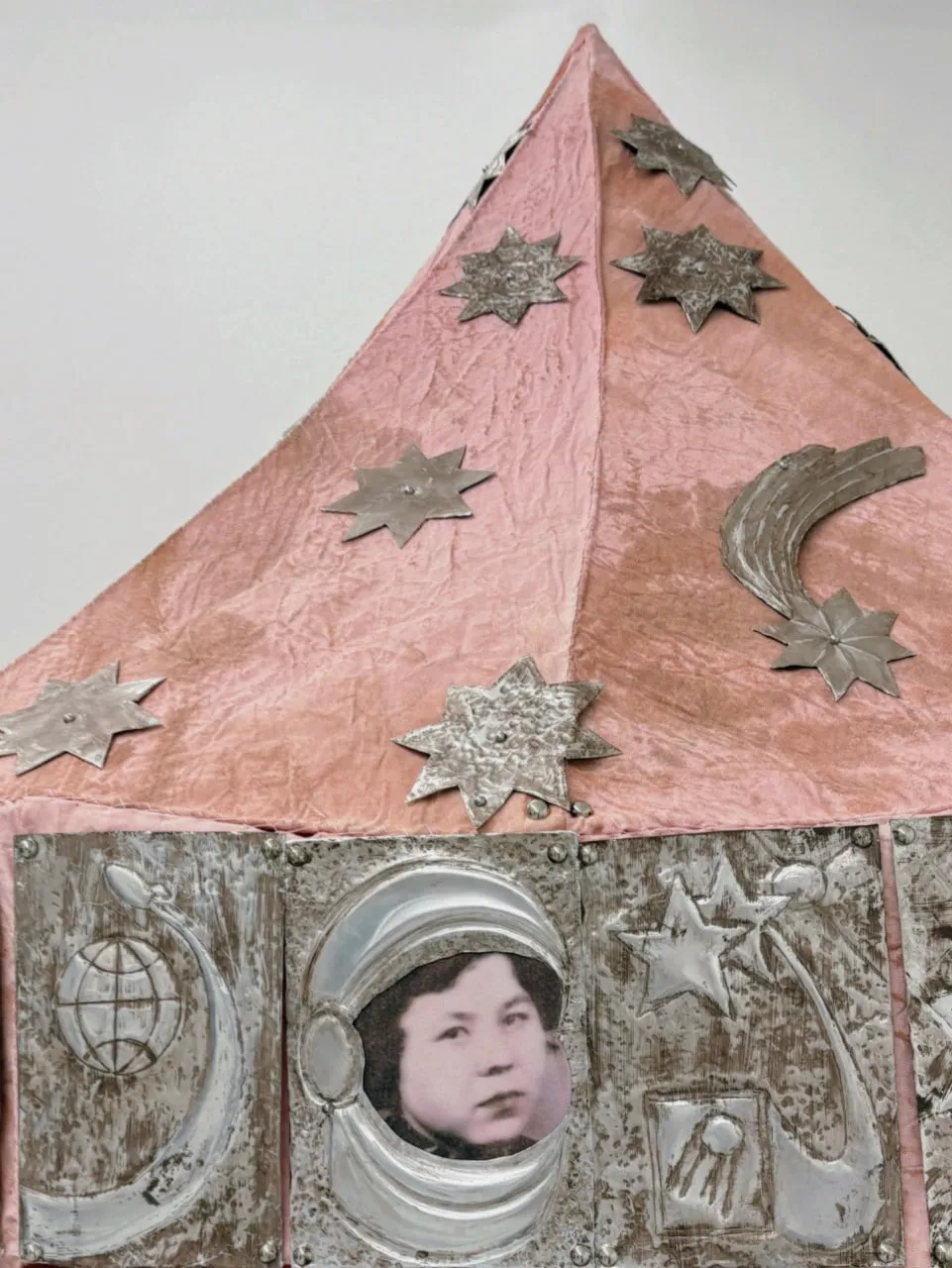 COSMOLOGIES AT PLAY BY POLINA OSIPOVA installation view 4